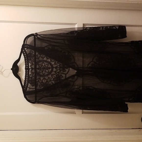 Black lace duster - Picture 2 of 4
